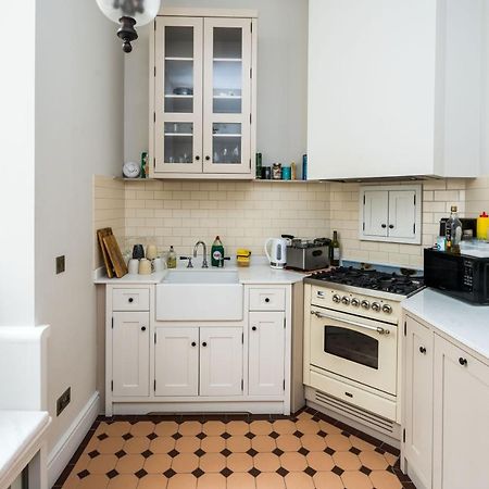 4 Bedroom House Up To 10 People At Heart Of Kensington And Chelsea London Eksteriør bilde