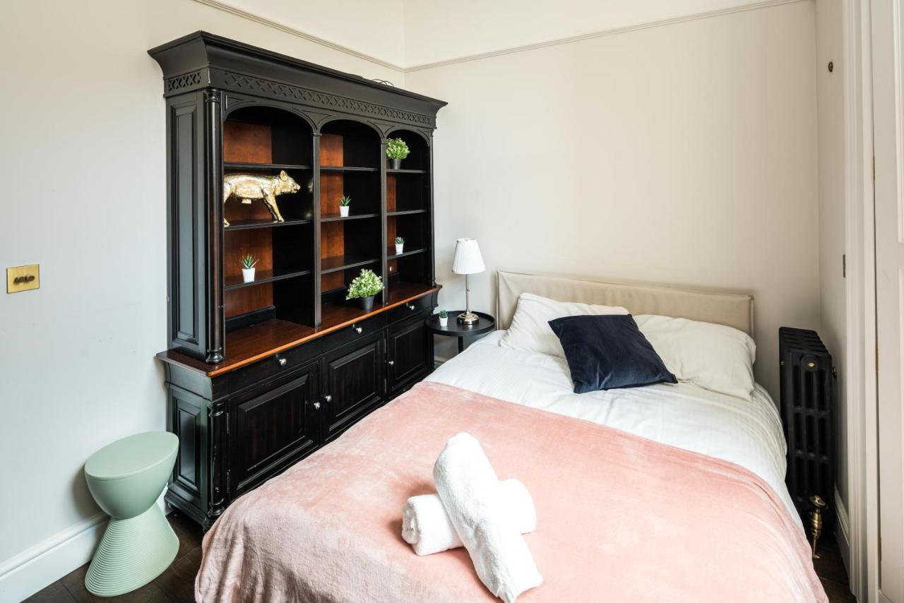4 Bedroom House Up To 10 People At Heart Of Kensington And Chelsea London Eksteriør bilde